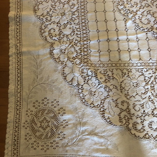 Vintage ecru tablecloth 150x200cm machine lace used