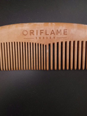 Χτένα ξύλινη Oriflame σαν καινούργιο