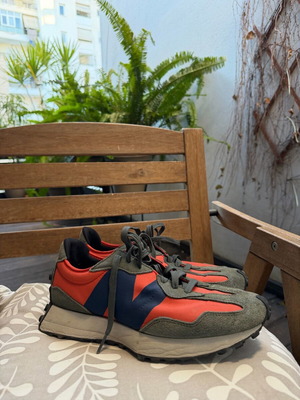 New Balance 327 sneakers like new, size 43, blue and orange