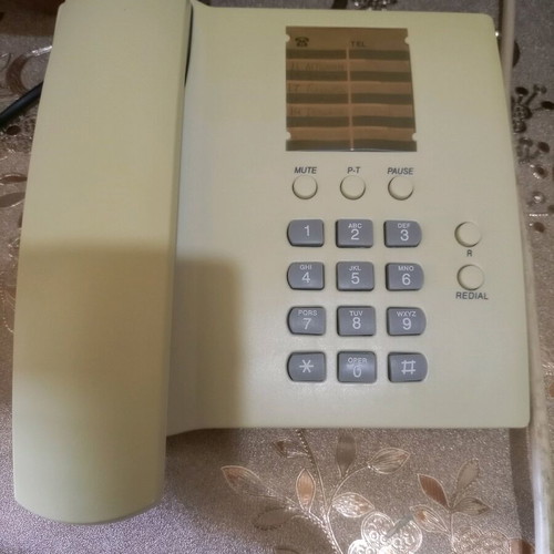 Phones used, pack of 4, Nitsuko and Siemens