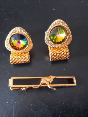 Jewelry set with 2 gold cufflinks and 1 tie clip, Australia 1970-80