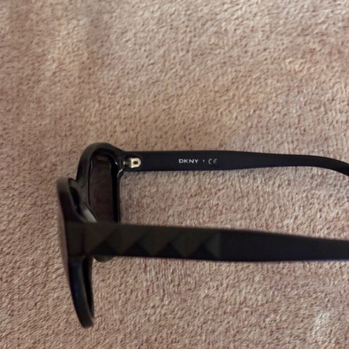 DKNY sunglasses like new with black lenses