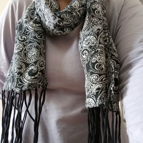 Summer scarf like new with black and white paisley pattern