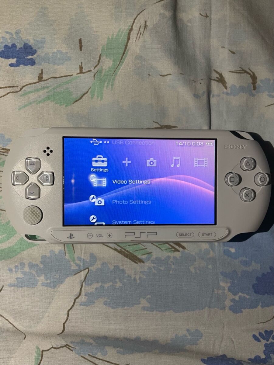 RARE PSP E1000 WHITE+CAMERA 450X+GAMES - € 115,00 - Vendora.cy