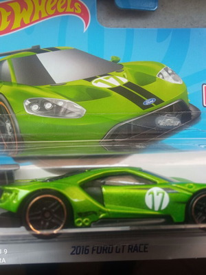 Hot Wheels Ford GT race car new