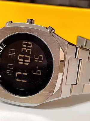 Ψηφιακό ρολόι HEROFORCE Timeless Edge καινούργιο με Mineral Glass και ατσάλινο μπρασελέ