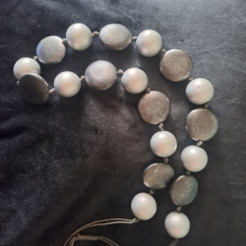Necklace used in excellent condition