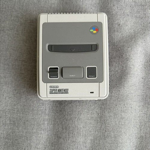 Super Nintendo Mini Classic like new, includes all cables