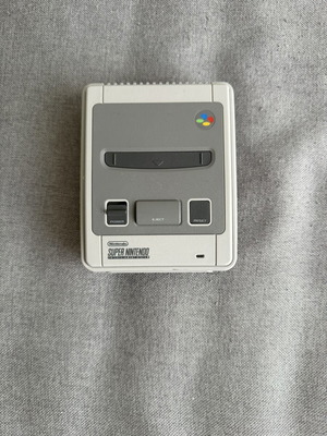 Super Nintendo Mini Classic like new, includes all cables