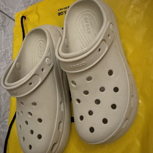 Crocs Classic Crush Clog, Bone, size 37