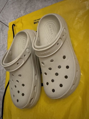 Crocs Classic Crush Clog, Bone, size 37