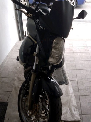 Kawasaki Er6 650cc σαν καινούργιο με δερμάτινο tank bag και μεγάλη μπαγκαζιέρα