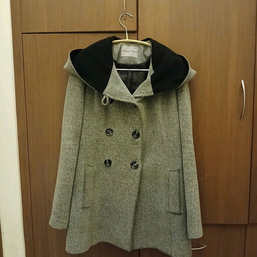 Paucinni cashemere gray coat like new with hood and lining