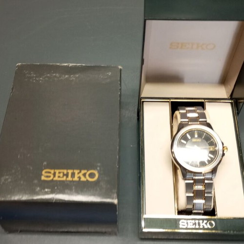 Seiko V742-8119 men's two-tone quartz wristwatch 38mm like new