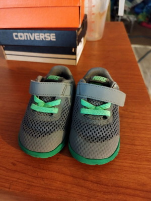 Children's shoes size 19.5 like new