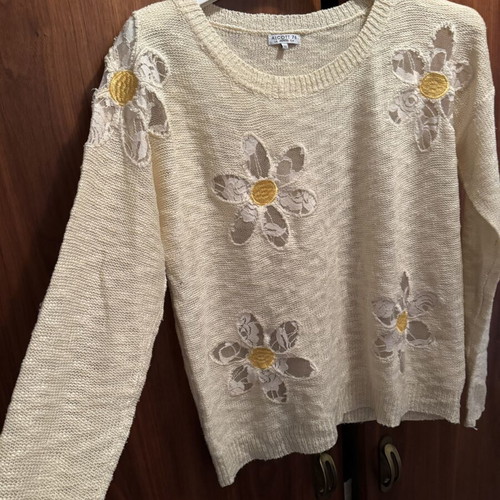 Knitted blouse set medium/large like new, 2 pieces