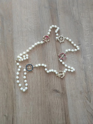 Pearl necklace like new, long with decorative elements