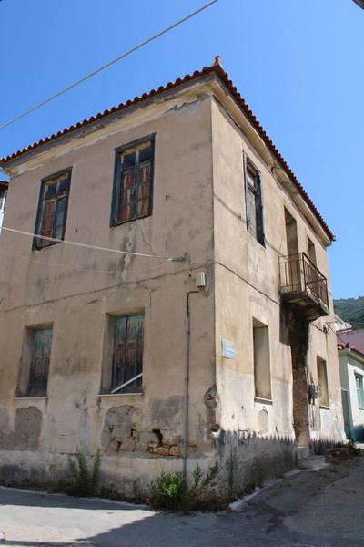 2 όροφη πέτρινη μονοκατοικία στη Σάμο