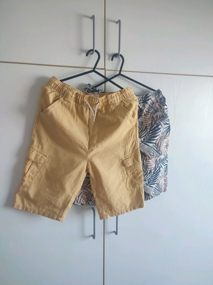 Pack of 7 used summer clothes for 10-12 years with hat
