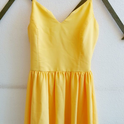 Yellow short dress used, size Small with adjustable straps