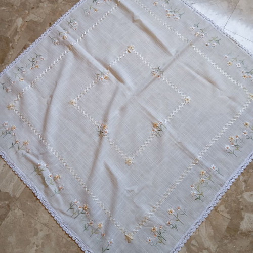 Fabric square with floral embroidery and lace trim, like new