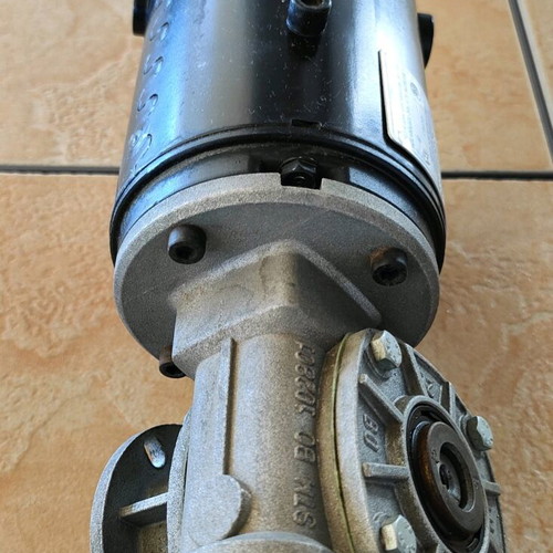 Leeson 180VDC motor with RMI 28 FL angle reducer like new