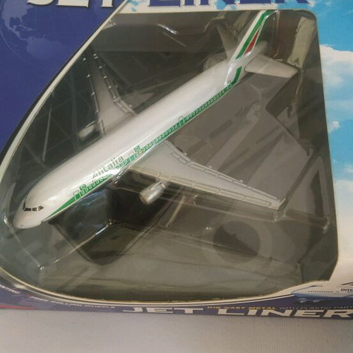 Toy airplanes 3 pieces like new, Sky Pilot Jet Liner F-35 P-38 Boeing 777