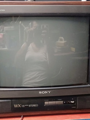 Sony Trinitron KV-2100WX vintage TV used