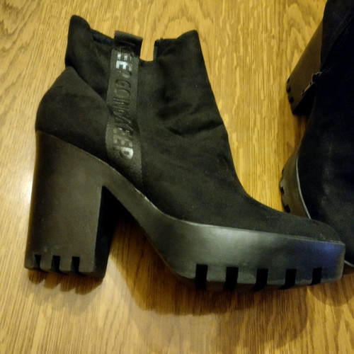 Amisu suede ankle boots like new, size 39, black