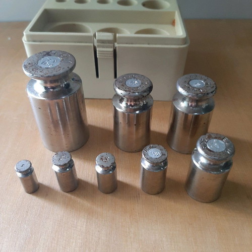 Vintage scales used in plastic case from 1981