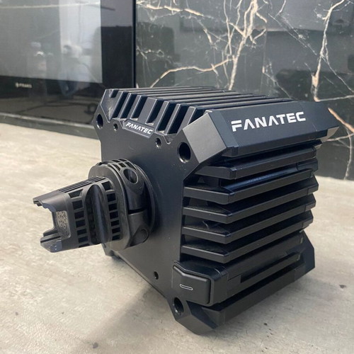 Fanatec Clubsports Steering Wheel F1 Esports V2 sim racing set