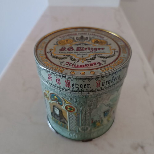 Metal box used from Germany 1997, diameter 10cm