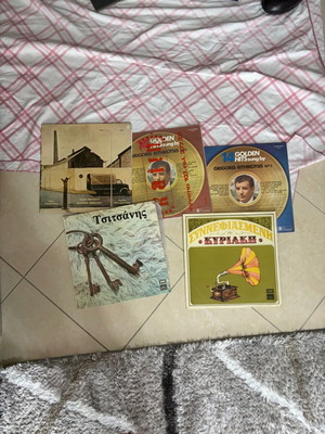 Vinyl records used, 5 discs in like new condition