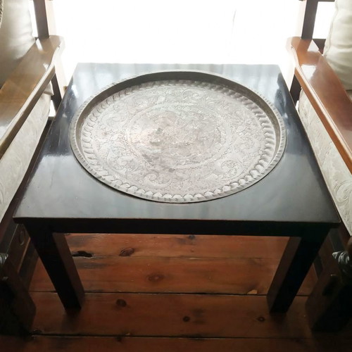 Low traditional coffee table with engraved metal tray