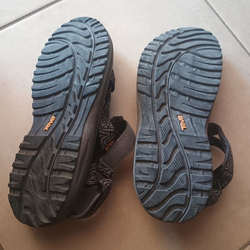 Teva men's sandals size 44.5 like new