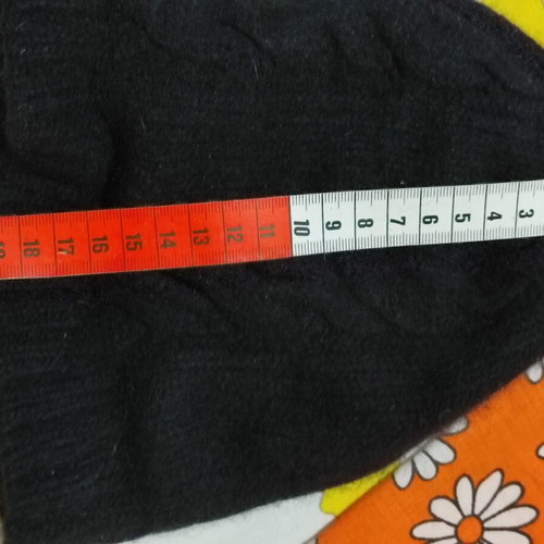 Black knit beanie hat, size M