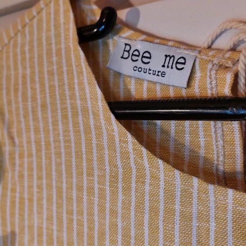 Bee Me yellow t-shirt like new, size XS/S