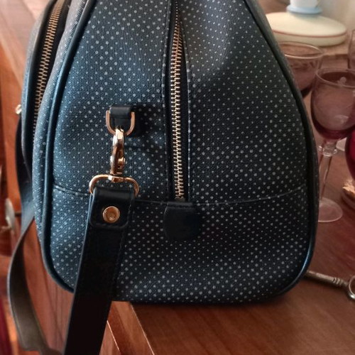 Tous bag branded excellent, ideal for professional use
