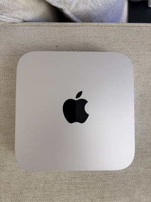 Mac mini M2 8GB RAM 256 SSD like new