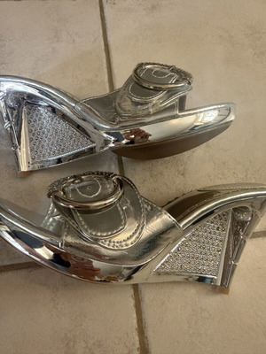 Silver sandals Loreinxy like new with strass platform