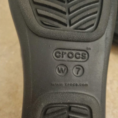 37 - Crocs anatomical flip-flops (new)