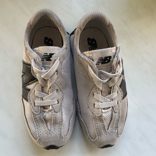 New Balance kids' athletic shoes like new, size 26, gray