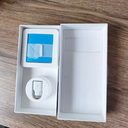 Google Pixel 6 Pro used with broken motherboard and cracked screen