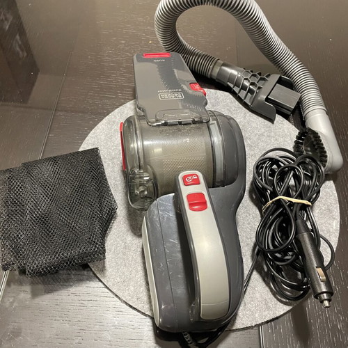 Black & Decker Car Vacuum cleaner like new, 12v with accessories