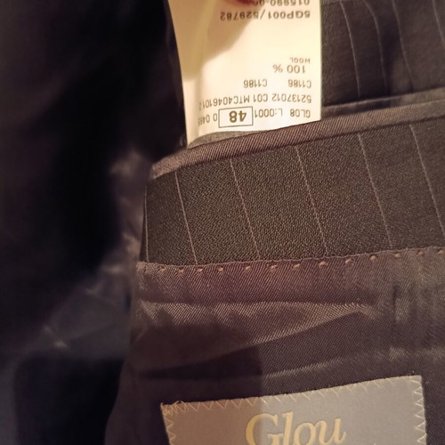 Glow Collection men's suit like new, 100% wool, size 48, dark charcoal