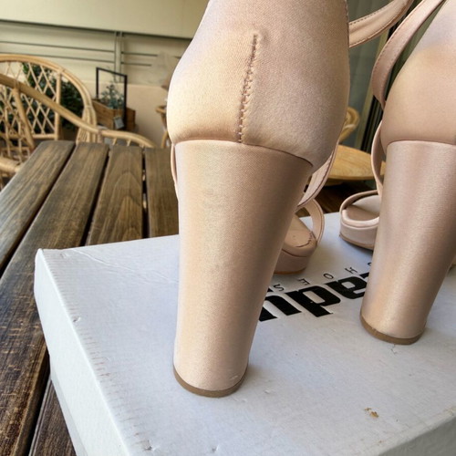 Lady Shoes high-heeled sandals like new, size 39, beige