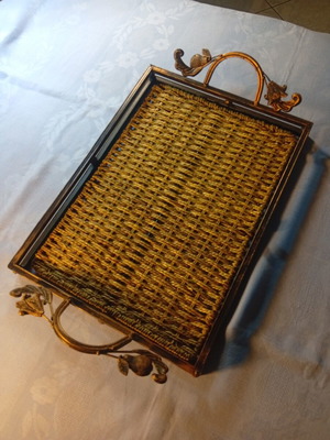 Serving tray metal and wicker vintage like new