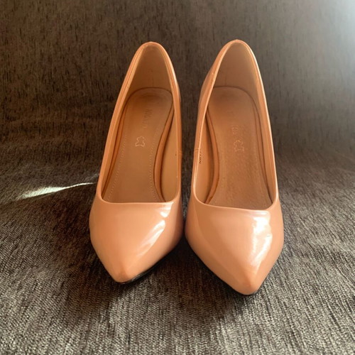 Migato patent leather pumps nude like new, size 38