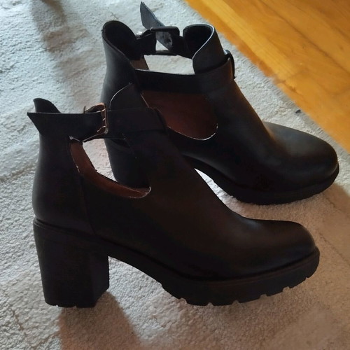 Ankle shoes like new, size 39