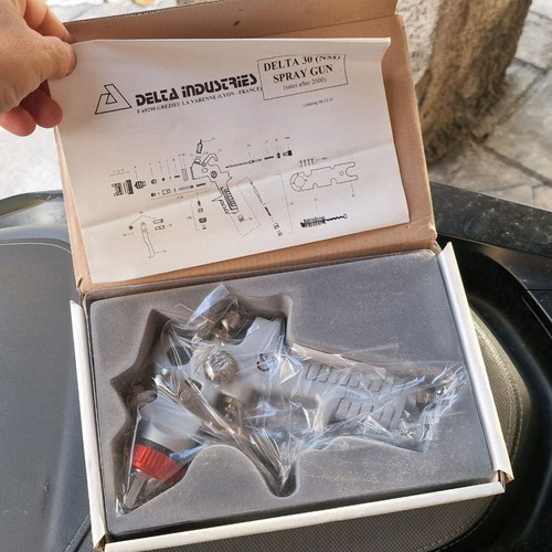 Delta 30 gravity feed spray gun with 2.0 nozzle new